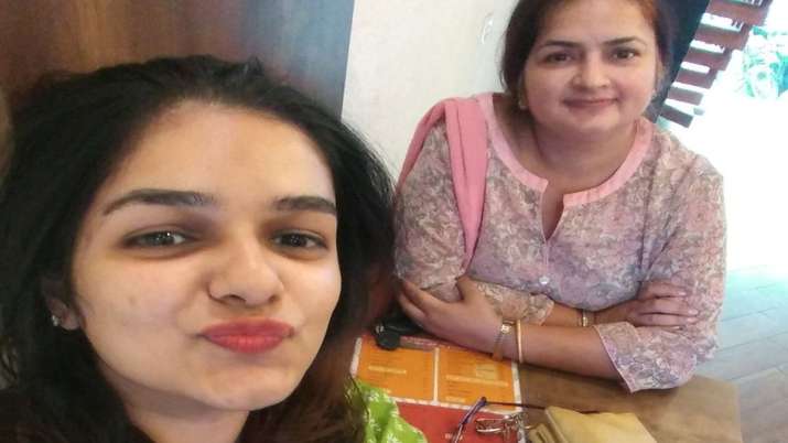 astha verma with mother astha verma with mother- India TV