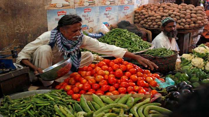Pak mulling buying tomatoes from Iran as price skyrockets Pak mulling buying tomatoes from Iran as price skyrockets- India TV Paisa