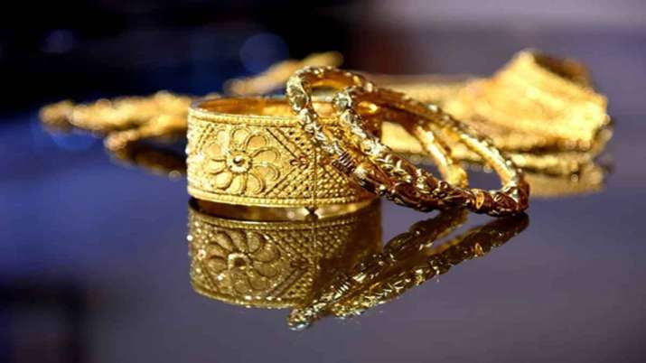 Gold, silver rise marginally on weak rupee Gold, silver rise marginally on weak rupee- India TV Paisa