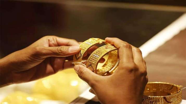 Gold rises by Rs 32, silver gains Rs 116 Gold rises by Rs 32, silver gains Rs 116- India TV Paisa