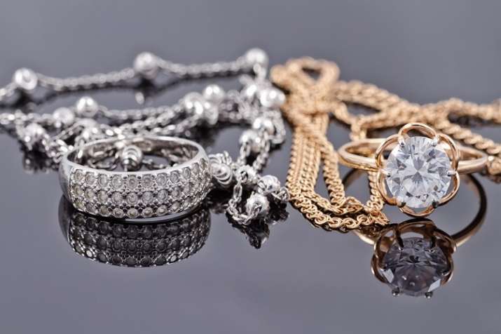 Gold and Silver futures fall, Gold futures fall, Silver futures fall Gold and Silver futures fall, Gold futures fall, Silver futures fall- India TV Paisa