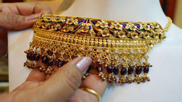 Gold prices decline Rs 236 on global selling, stronger rupee Gold prices decline Rs 236 on global selling, stronger rupee- India TV Paisa