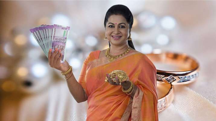 Gold falls Rs 61 on weak global prices, absence of demand Gold falls Rs 61 on weak global prices, absence of demand- India TV Paisa