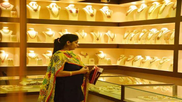 Gold drops Rs 182, silver tumbles Rs 1,083 Gold drops Rs 182, silver tumbles Rs 1,083- India TV Paisa