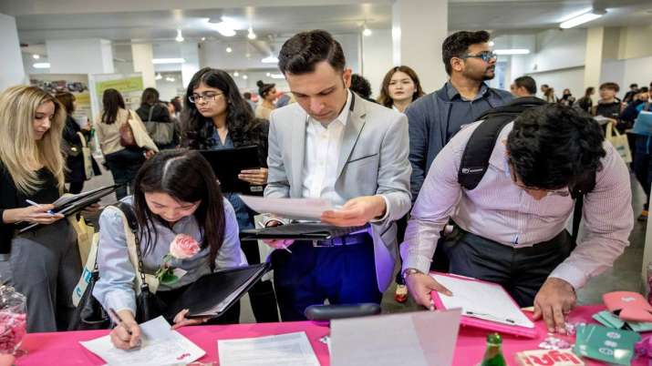 Private cos to generate 7 lakh jobs in 2020, increase in salaries projected to be 8 per cent Private cos to generate 7 lakh jobs in 2020, increase in salaries projected to be 8 per cent - India TV Paisa