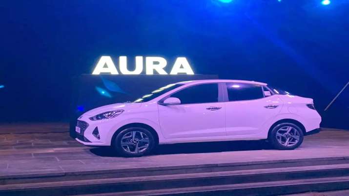 Hyundai drives in compact sedan Aura with price starting at Rs 5.79 lakh Hyundai drives in compact sedan Aura with price starting at Rs 5.79 lakh- India TV Paisa