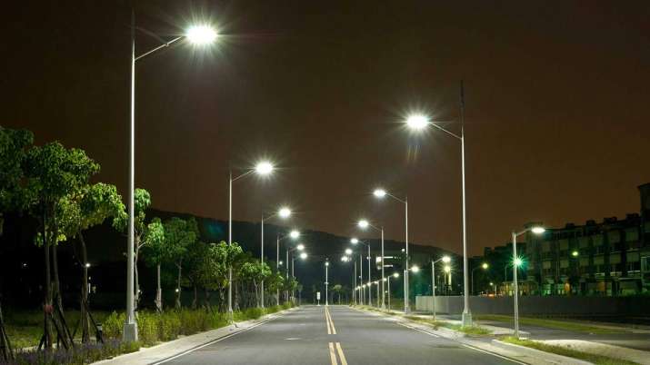 EESL installs over 1.03 cr smart LED street lights in country so far EESL installs over 1.03 cr smart LED street lights in country so far- India TV Paisa