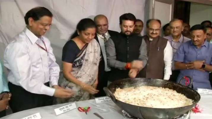 Budget, Budget 2020, Finance Ministry, Finance Minister, Nirmala Sitharaman, Halwa ceremony Budget, Budget 2020, Finance Ministry, Finance Minister, Nirmala Sitharaman, Halwa ceremony- India TV Paisa