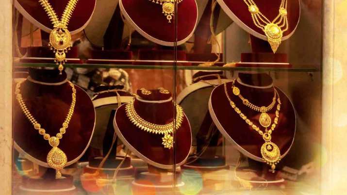 Gold jumps Rs 462 on global cues, silver soars Rs 1,047 Gold jumps Rs 462 on global cues, silver soars Rs 1,047- India TV Paisa