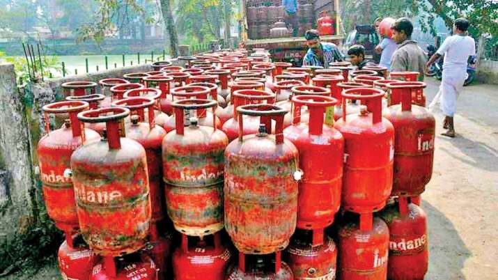 Prices of non-subsidised 14 kg LPG gas in metros rise... Prices of non-subsidised 14 kg LPG gas in metros rise...- India TV Paisa