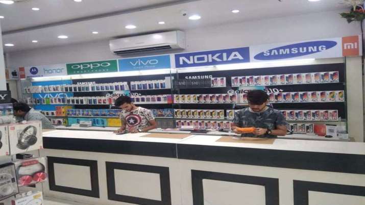 Smartphone sales Smartphone sales- India TV Paisa
