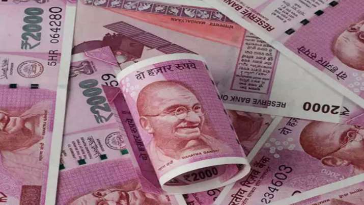 Bank ATMs starts dispensing more of Rs 500 instead of Rs 2,000 Bank ATMs starts dispensing more of Rs 500 instead of Rs 2,000- India TV Paisa