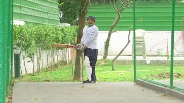 Coronavirus: BJP's Manoj Tiwari played cricket during lockdown in Delhi Coronavirus: BJP's Manoj Tiwari played cricket during lockdown in Delhi- India TV