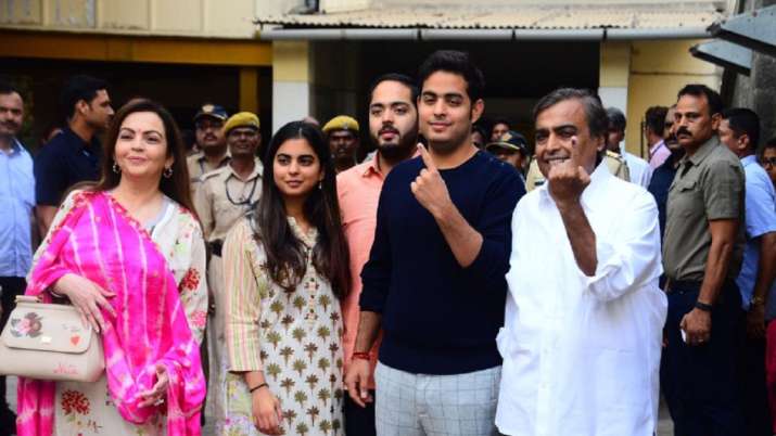 Mukesh Ambani, wife, children marginally raise shares in Reliance Industries Mukesh Ambani, wife, children marginally raise shares in Reliance Industries- India TV Paisa