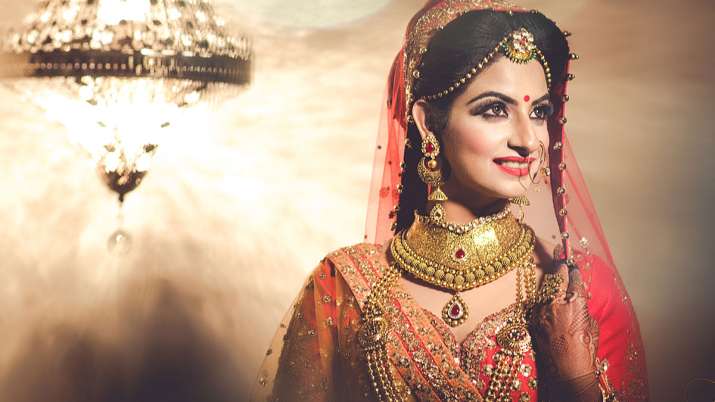 Gold prices jump Rs 391, silver zooms Rs 713 Gold prices jump Rs 391, silver zooms Rs 713- India TV Paisa