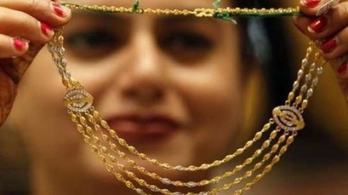 Gold prices rally Rs 455 on rupee depreciation, global cues Gold prices rally Rs 455 on rupee depreciation, global cues- India TV Paisa