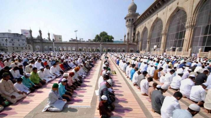 Coronavirus Muslim Maulana Appeals to do Namaz in Homes: मौलाना खालिद रशीद ने की मुस्लिम समुदाय से अ Coronavirus Muslim Maulana Appeals to do Namaz in Homes: मौलाना खालिद रशीद ने की मुस्लिम समुदाय से अ- India TV