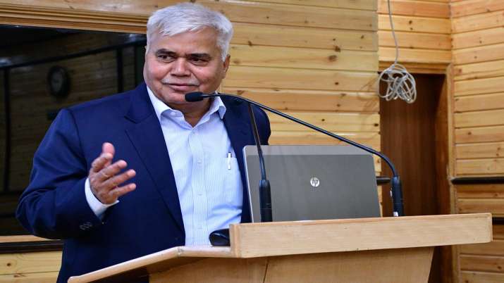 Trai Chairman RS Sharma, Telecom Companies, call drop, trai Trai Chairman RS Sharma, Telecom Companies, call drop, trai- India TV Paisa