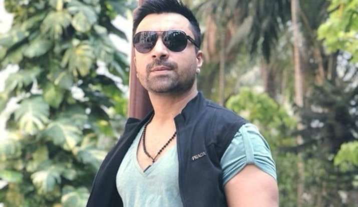 actor ajaz khan bigg boss contestant has been arrested earlier for many  reasons मॉडल से छेड़छाड़ से लेकर ड्रग्स मामले तक, एजाज खान को पहले भी इन  वजहों से किया जा चुका