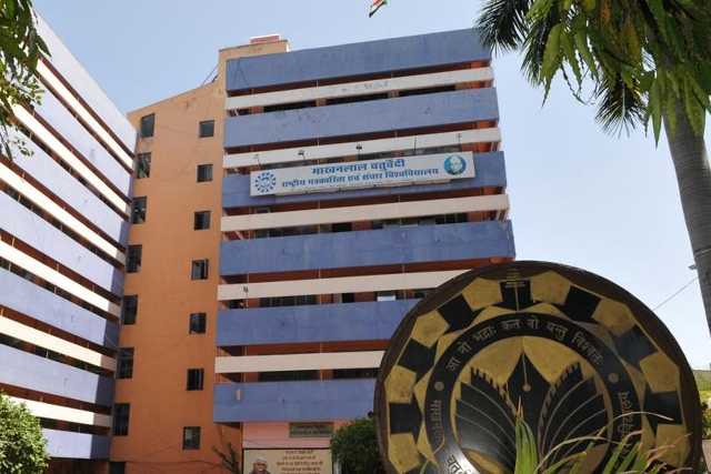 mcu vice chancellor of bhopal handed over to sanjay... mcu vice chancellor of bhopal handed over to sanjay...- India TV Hindi