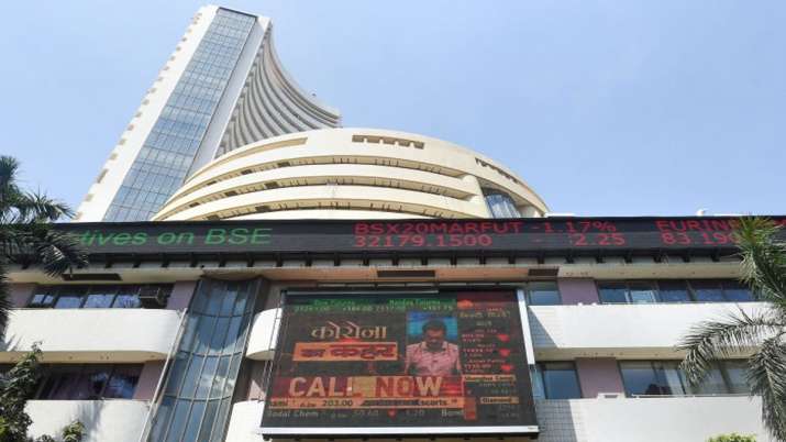BSE, NSE cut annual listing fee for SMEs by 25 percent BSE, NSE cut annual listing fee for SMEs by 25 percent - India TV Paisa