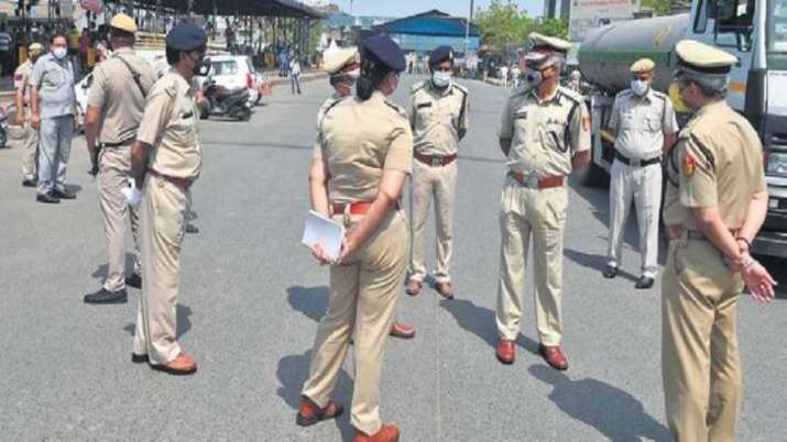 दिल्ली: 7 पुलिसकर्मी कोरोना पॉजिटिव पाए गए, 30 पुलिसकर्मी होम क्वॉरन्टीन दिल्ली: 7 पुलिसकर्मी कोरोना पॉजिटिव पाए गए, 30 पुलिसकर्मी होम क्वॉरन्टीन - India TV Hindi