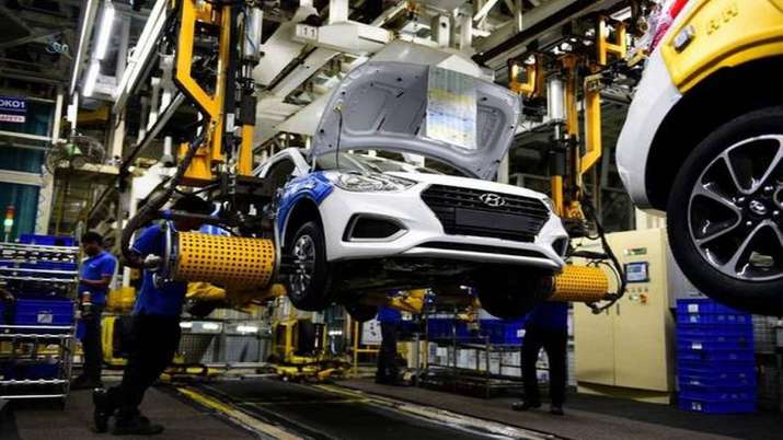 Hyundai rolls out 200 cars on day one of resuming production in Chennai Hyundai rolls out 200 cars on day one of resuming production in Chennai- India TV Paisa