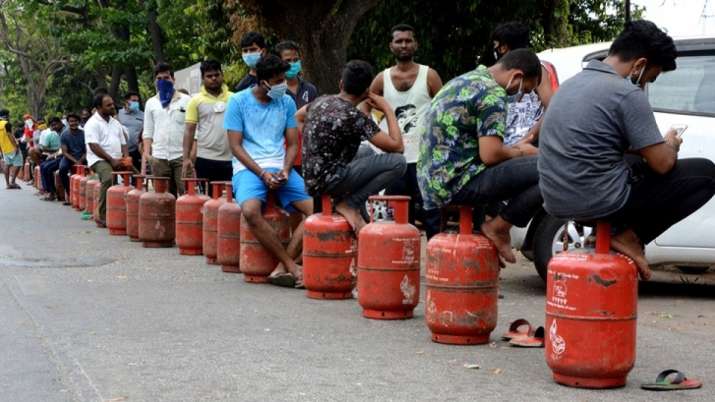 LPG cylinder becomes cheaper LPG cylinder becomes cheaper - India TV Paisa