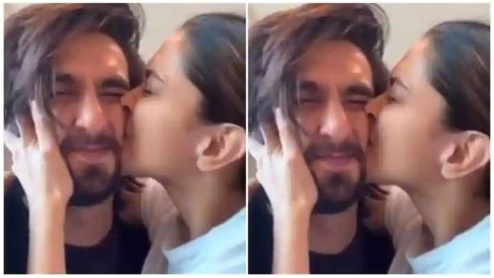 Celebs on Insta:दीपिका ने लुटाया पति रणवीर सिंह पर प्यार Celebs on Insta:दीपिका ने लुटाया पति रणवीर सिंह पर प्यार- India TV Hindi