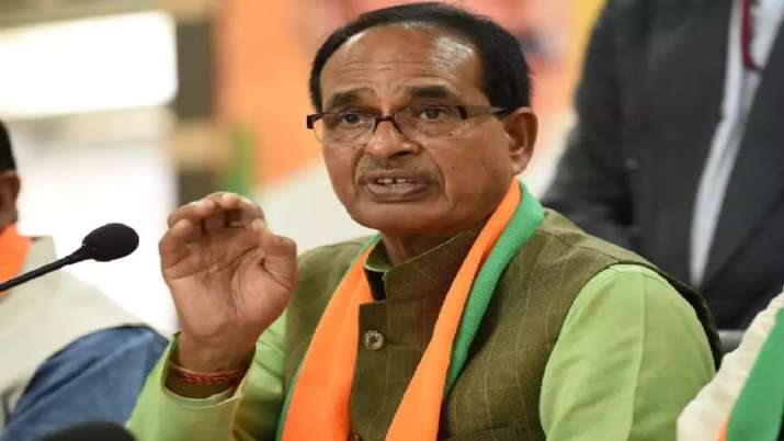 Shivraj Singh Chouhan took tips from yoga guru baba Ramdev in Coronavirus crisis Shivraj Singh Chouhan took tips from yoga guru baba Ramdev in Coronavirus crisis- India TV Hindi
