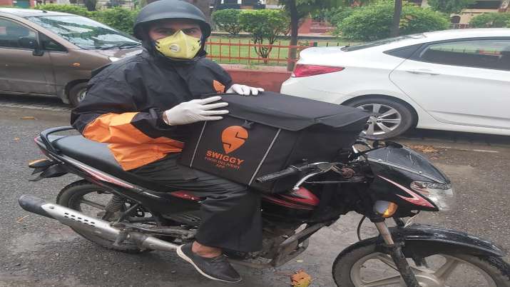 Swiggy and Zomato Liquor home delivery Swiggy and Zomato Liquor home delivery- India TV Paisa