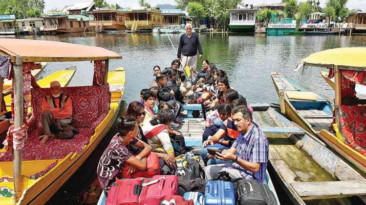 40 percent travel, tourism firms staring at complete shutdown risk in next 3-6 months 40 percent travel, tourism firms staring at complete shutdown risk in next 3-6 months- India TV Paisa