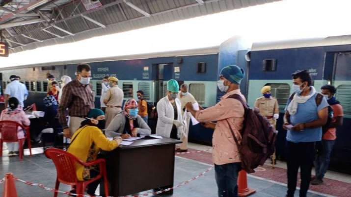 Indian Railways mandatory for passengers to download Aarogya Setu app Indian Railways mandatory for passengers to download Aarogya Setu app - India TV Paisa
