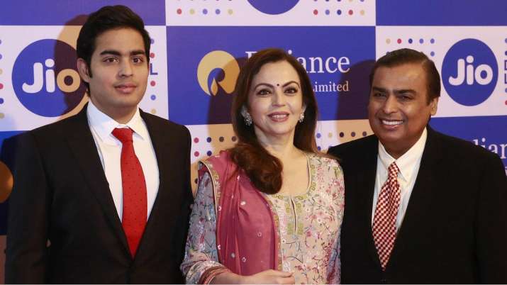 Mukesh ambani with Nita Ambani Mukesh ambani with Nita Ambani- India TV Paisa