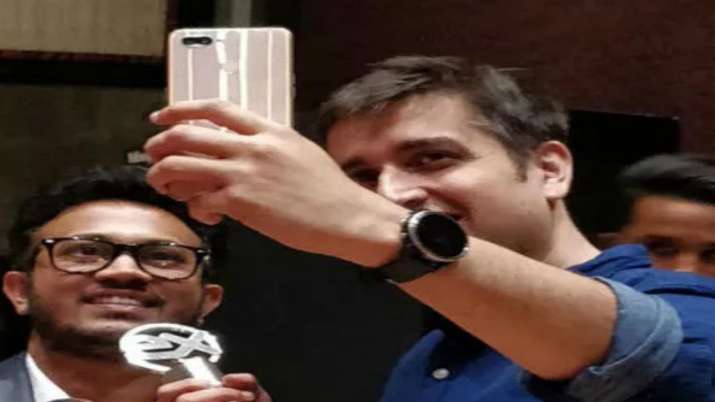 Realme eyes to sell 3 crore smart phones by 2020 end Realme eyes to sell 3 crore smart phones by 2020 end- India TV Paisa