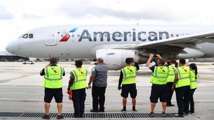 American Airlines warns 25,000 workers they could lose jobs American Airlines warns 25,000 workers they could lose jobs- India TV Paisa