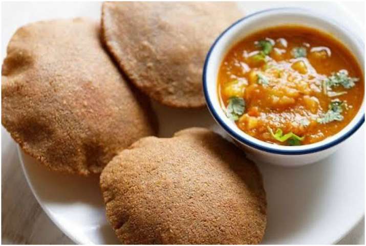 Sawan 2020 Recipe kuttu ki poori aloo ki sabji Know how to make kuttu ki  poori aloo ki sabji Zayaka-Recipe: सावन के तीसरे सोमवार के व्रत में बनाइए  कुट्टी की पूड़ी और