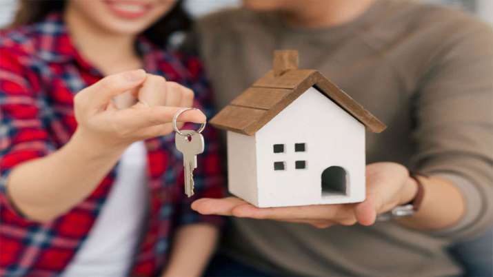 LIC Housing Finance reduces home loan rate to all-time low of 6.90 pc LIC Housing Finance reduces home loan rate to all-time low of 6.90 pc- India TV Paisa