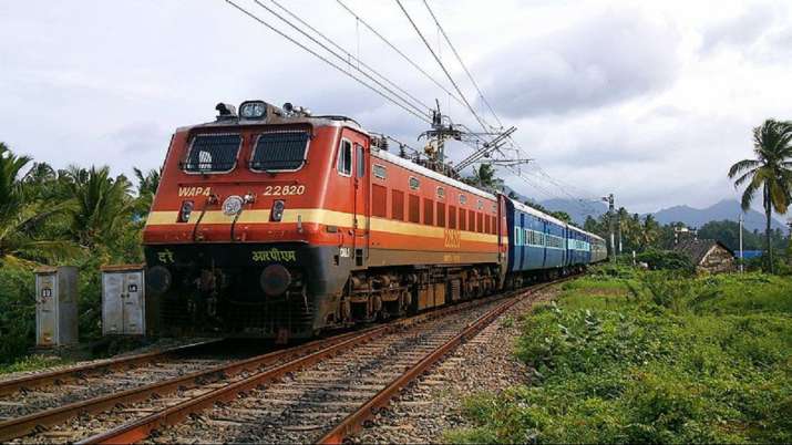 First time ever in the history of Indian Railways, 100 pc punctuality of trains acheived First time ever in the history of Indian Railways, 100 pc punctuality of trains acheived- India TV Paisa