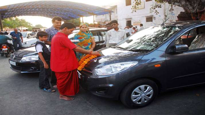 Passenger vehicle sales in India decline 49.59 pc in June Passenger vehicle sales in India decline 49.59 pc in June- India TV Paisa