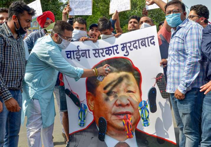 CAIT aims to harm China's ₹ 4,000-crore business with 'Hindustani Rakhi' । कैट का ‘हिंदुस्तानी राखी’ CAIT aims to harm China's ₹ 4,000-crore business with 'Hindustani Rakhi' । कैट का ‘हिंदुस्तानी राखी’- India TV Paisa