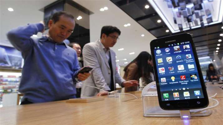 Samsung becomes 2nd largest smartphone brand in India in Q2 Samsung becomes 2nd largest smartphone brand in India in Q2- India TV Paisa