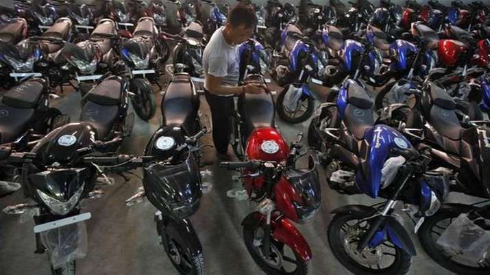 Bajaj Auto sales drop 33 pc to 2,55,832 units in July Bajaj Auto sales drop 33 pc to 2,55,832 units in July- India TV Paisa
