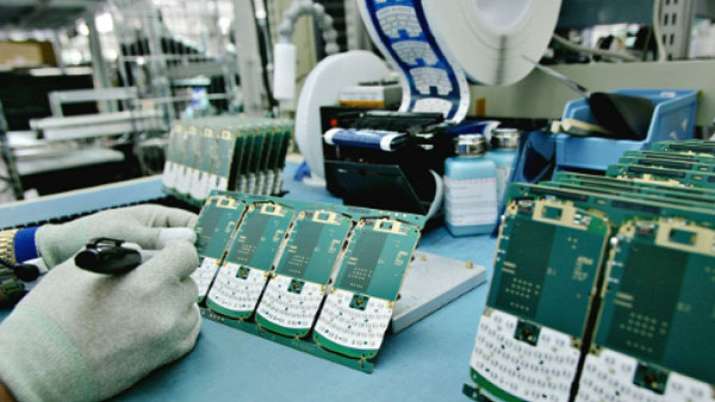 Samsung, Apple contract manufacturers submit proposals for benefits under Rs 50K cr PLI scheme Samsung, Apple contract manufacturers submit proposals for benefits under Rs 50K cr PLI scheme- India TV Paisa