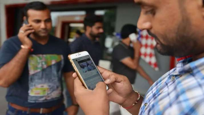 Mobile plans price hike Latest News: Mobile plans will soon be expensive, Sunil Bharti Mittal signs Mobile plans price hike Latest News: Mobile plans will soon be expensive, Sunil Bharti Mittal signs - India TV Paisa