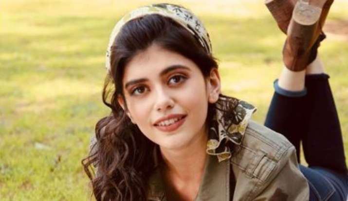 Actress Sanjana Sanghi starts work on 'Om' एक्ट्रेस संजना सांघी ने 'ओम' पर काम शुरू किया - India TV Hindi News