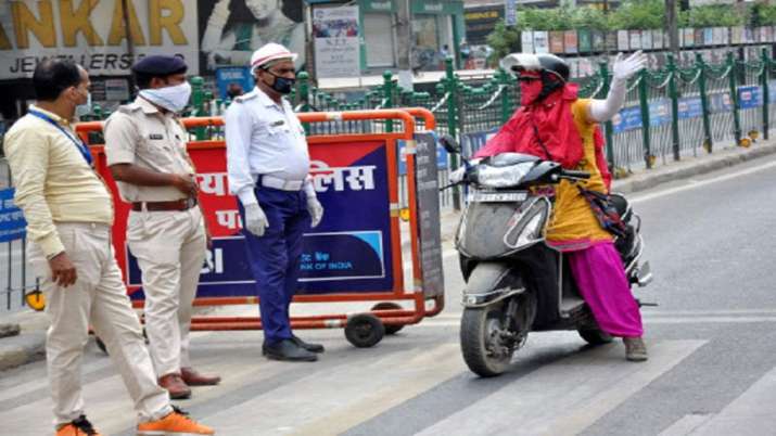 Police can't fine you for not wearing a mask if you are alone in your vehicle Police can't fine you for not wearing a mask if you are alone in your vehicle- India TV Paisa