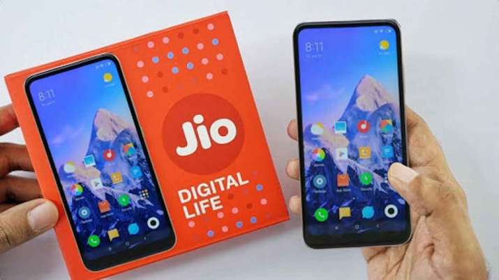 Reliance Jio will brings Rs 4,000 smartphone, Ambani plans to dominate telecom market Reliance Jio will brings Rs 4,000 smartphone, Ambani plans to dominate telecom market- India TV Paisa