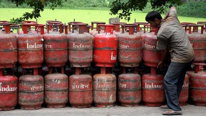 LPG Price : Cooking Gas Prices Nearly Unchanged This Month LPG Price : Cooking Gas Prices Nearly Unchanged This Month- India TV Paisa