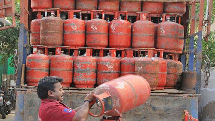 no subsidy element in price of LPG cylinder no subsidy element in price of LPG cylinder- India TV Paisa